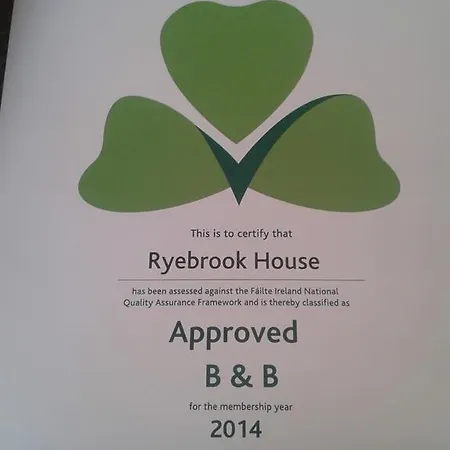 לינה וארוחת בוקר Ryebrook House