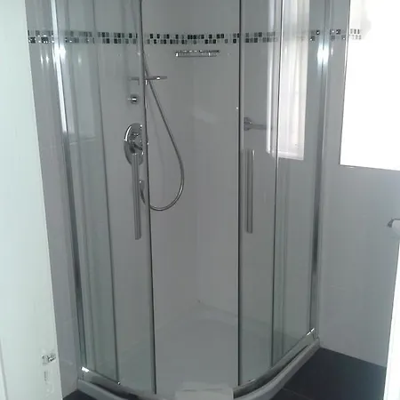 לינה וארוחת בוקר Ryebrook House קיל איירן